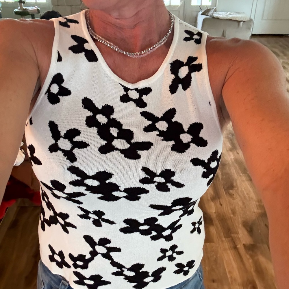 Black and White Fitted Graphic Tank Top